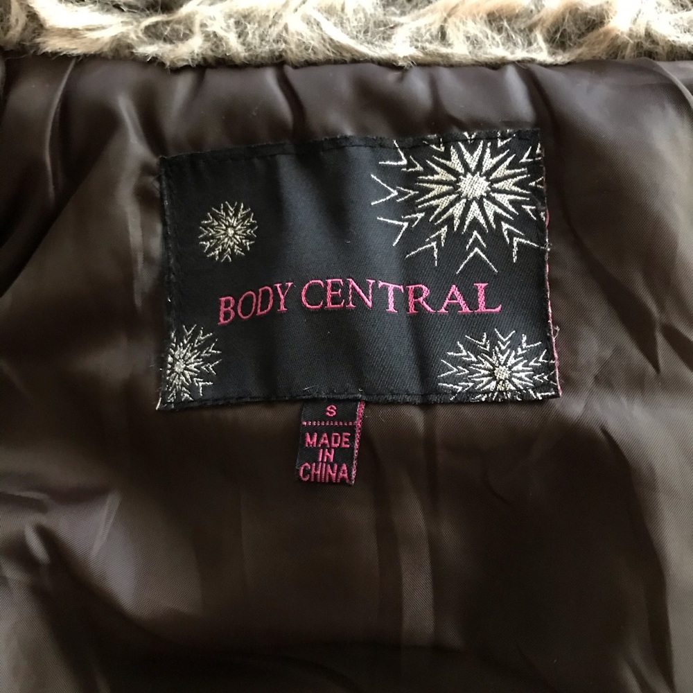 Body Central Faux Suede and Fur Vest - Picture 6 of 8